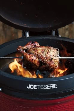 Kamado Joe Drehspieß JOEtisserie® - Classic Joe - 240V -Broil King Store 16055 Kamado Joe JoeTisserie Lifestyle