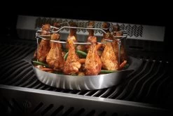 Napoleon Edelstahl Hähnchenkeulen Halter Inkl. Schale -Broil King Store 56032 Foldable Chicken Grilling Rack Topper In Use