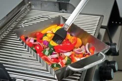 Broil King Gemüse Grillkorb Premium, Edelstahl 26 X 18cm 7 Broil King Gemüse Grillkorb Premium, Edelstahl 26 X 18cm -Broil King Store 6708 Broil King Wok 69818 lifestyle 03