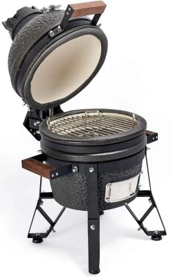 The Bastard Keramikgrill Urban Small - Schwarz Matt - Modell 2023 16 The Bastard Keramikgrill Urban Small - Schwarz Matt - Modell 2023 -Broil King Store Bastard Keramikgrill Urban Small Deckel offen Seitlich
