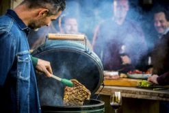 Big Green Egg Large Keramikgrill Starter - Paket -Broil King Store Big Green Egg Keramikgrill Premium Deckelgriff Logo