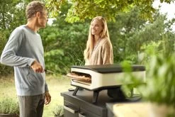 COZZE Pizzaofen Elektrisch 42,5 Cm (17") - Inkl. Pizzastein & Hitzeschild 13 COZZE Pizzaofen Elektrisch 42,5 Cm (17") - Inkl. Pizzastein & Hitzeschild -Broil King Store COZZE Elektro Pizzaofen 17 Zoll Lifestyle