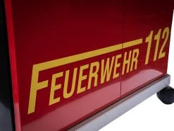 Grillfürst G510G 5-Brenner Gasgrill Mit Hochtemperaturbrenner Und Gusseisen Rosten - Feuerwehr Edition -Broil King Store G510G FW Feuerwehrgrill Foto freigestellt 30