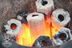 Greek Fire Holzkohlebriketts 20kg -Broil King Store Greek Fire bei durchgluehen 2