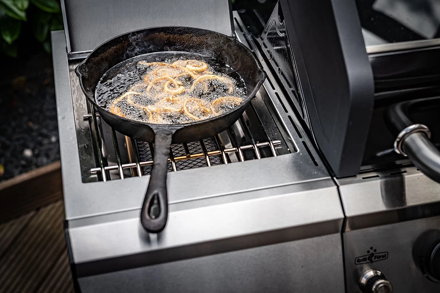 Grillfürst G521E 5-Brenner Edelstahl-Gasgrill Mit Hochtemperaturbrenner, Heckbrenner Und Edelstahl Rosten - X-DEAL Inkl. Zubehörpaket 17 Grillfürst G521E 5-Brenner Edelstahl-Gasgrill Mit Hochtemperaturbrenner, Heckbrenner Und Edelstahl Rosten - X-DEAL Inkl. Zubehörpaket – Bild 15