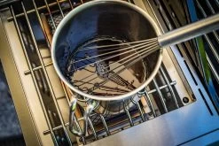 Grillfürst G521E 5-Brenner Edelstahl-Gasgrill Mit Hochtemperaturbrenner, Heckbrenner Und Edelstahl Rosten - X-DEAL Inkl. Zubehörpaket 37 Grillfürst G521E 5-Brenner Edelstahl-Gasgrill Mit Hochtemperaturbrenner, Heckbrenner Und Edelstahl Rosten - X-DEAL Inkl. Zubehörpaket -Broil King Store Grillfuerst Gasgrill G521E Seitenbrenner Topf