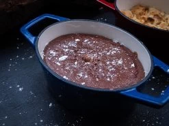 Grillfürst Dutch Oven Sternentöpfchen / Gusseisen Bräter - Emailliert - S - Blau -Broil King Store Grillfuerst Sternentoepfchen blau S Dessert Schokokuchen