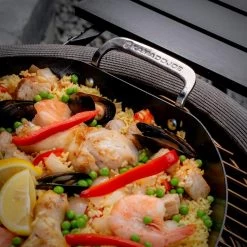 Kamado Joe Karbonstahl Paella Pfanne -Broil King Store Kamado Joe Paella Pfanne Karbonstahl Mood 02