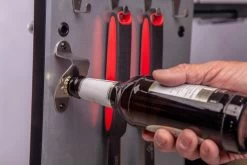 Grillfürst G510E 5-Brenner Gasgrill - 1. FC Köln Edition - Edelstahlroste 24 Grillfürst G510E 5-Brenner Gasgrill - 1. FC Köln Edition - Edelstahlroste -Broil King Store Koeln Grill Flaschenoeffner Unterschrank Tuer 2