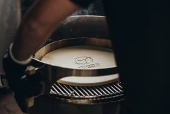 Moesta Smokin' PizzaRing - Pizza-Set (60cm) -Broil King Store Moesta Pizzaring Pizzaset Anwendung01