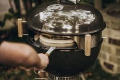 Moesta Smokin' PizzaRing - Pizza-Set (60cm) -Broil King Store Moesta Pizzaring Pizzaset Anwendung03