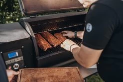Moesta Pelletgrill Sheriff Inklusive Bambus Ablagebrett - Modell 2023 21 Moesta Pelletgrill Sheriff Inklusive Bambus Ablagebrett - Modell 2023 -Broil King Store Moesta Sheriff Pelletgrill SpareRibs 10593
