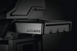 Napoleon Freestyle 365 Gasgrill, Graphit - Mit Sizzle Zone Und Tür - Modell 2023 NEU -Broil King Store Napoleon Freestyle 365 Sizzle Zone Tuer Seitenablage