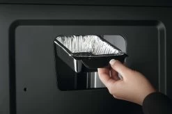 Napoleon Freestyle 365 Gasgrill, Graphit - Mit Seitenbrenner - Modell 2023 31 Napoleon Freestyle 365 Gasgrill, Graphit - Mit Seitenbrenner - Modell 2023 -Broil King Store Napoleon Freestyle Fettschale 1