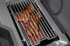 Napoleon Prestige Pro 665-3 Edelstahl Gasgrill Inkl. Drehspieß - Modell 2023 - SMART Deal Inkl. Grillfürst Grill Control Mit Companion Device Und Einstichthermometer 28 Napoleon Prestige Pro 665-3 Edelstahl Gasgrill Inkl. Drehspieß - Modell 2023 - SMART Deal Inkl. Grillfürst Grill Control Mit Companion Device Und Einstichthermometer -Broil King Store Napoleon Prestige Pro Sizzle Zone Steaks