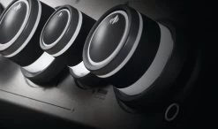 Napoleon Rogue SE 425 Edelstahl Gasgrill Mit Sizzle Zone Und Heckbrenner - Modell 2023 -Broil King Store Napoleon Rogue SE Drehknoepfe beleuchtet