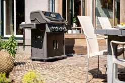 Napoleon Rogue XT 525 Gasgrill - All Black - Mit Sizzle Zone - Modell 2023 -Broil King Store Napoleon Rogue XT 525 Gasgrill mit Sizzle Zone Lifestyle03