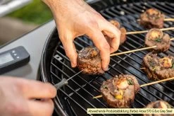 Outdoorchef Gas Kugelgrill Arosa 570 G Evo Black Style - Inkl. Blazing-/Cooking Zone Kit Plus Und Plancha -Broil King Store Outdoorchef Arosa 570 G Evo emaillierter Grillrost