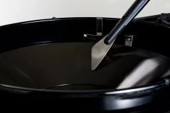 Outdoorchef Trichter Reinigungsset Für EASY FLIP Trichter -Broil King Store Outdoorchef Trichter Schaber Anwendung01