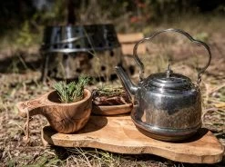 Petromax Teekessel Edelstahl Tk0.8 (800 Ml) 9 Petromax Teekessel Edelstahl Tk0.8 (800 Ml) -Broil King Store Petromax Edelstahl Teekessel 800ml Lifestyle02