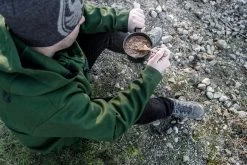 Petromax Emaille Stieltopf / 500 Ml / Schwarz 7 Petromax Emaille Stieltopf / 500 Ml / Schwarz -Broil King Store Petromax Emaille Stieltopf 500ml schwarz Lifestyle02