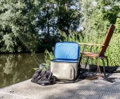 Petromax Kühltasche 22 Liter / Sandfarben -Broil King Store Petromax Kuehltasche 22Liter sand Lifestyle