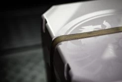 Petromax Kühlbox 50 Liter Alpenweiß - Inkl. Sitzkissen, Haft-Unterlage Und Einsatzkorb 23 Petromax Kühlbox 50 Liter Alpenweiß - Inkl. Sitzkissen, Haft-Unterlage Und Einsatzkorb -Broil King Store Petromax kuehlbox deckel