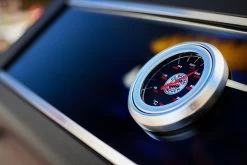 Rösle Videro G3-S VARIO+ Schwarz Gasgrill - FC Bayern Edition -Broil King Store Roesle FC Bayern Gasgrill Logo Deckelthermometer