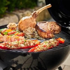 Rösle Holzkohlegrill Kugelgrill No.1 F50 Sport - FC Bayern Edition - Inkl. FC Bayern Abdeckhaube -Broil King Store Roesle Holzkohle Kugelgrill Sport F50 FC Bayern Grillgut