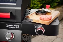Rösle Videro G4-S VARIO+ Schwarz Gasgrill - FC Bayern Edition -Broil King Store Roesle Videro G4 S Bayern Grill Seitenablage