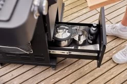 Rösle Gasgrill Videro Pro G4-S Vario+ Mattschwarz - Modell 2023 -Broil King Store RoesleVidero Pro G4 S Detail Schublade Unterschrank