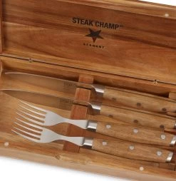 Steak Champ Gourmet Steakbesteck Set: 2 Steakmesser Und 2 Gabeln -Broil King Store Steak Champ Gourmet Messerset Holzbox Aufbewahrung 101059