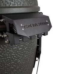 The Bastard Keramikgrill VX Large - Complete - Schwarz Matt - Modell 2023 32 The Bastard Keramikgrill VX Large - Complete - Schwarz Matt - Modell 2023 -Broil King Store The Bastard VX Large Detail Deckelschanier 1