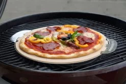 Outdoorchef Pizzastein 420/480 Ø 32,5 Cm 7 Outdoorchef Pizzastein 420/480 Ø 32,5 Cm -Broil King Store outdoorchef pizzastein s 420 480 3g 18 211 94 a